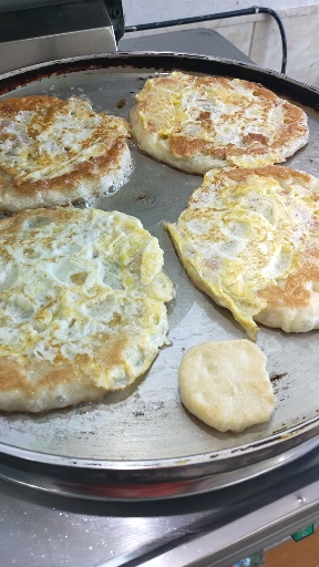 新式土家烧饼三元一个卖疯了《无锡煎饼刘姐小吃培训》