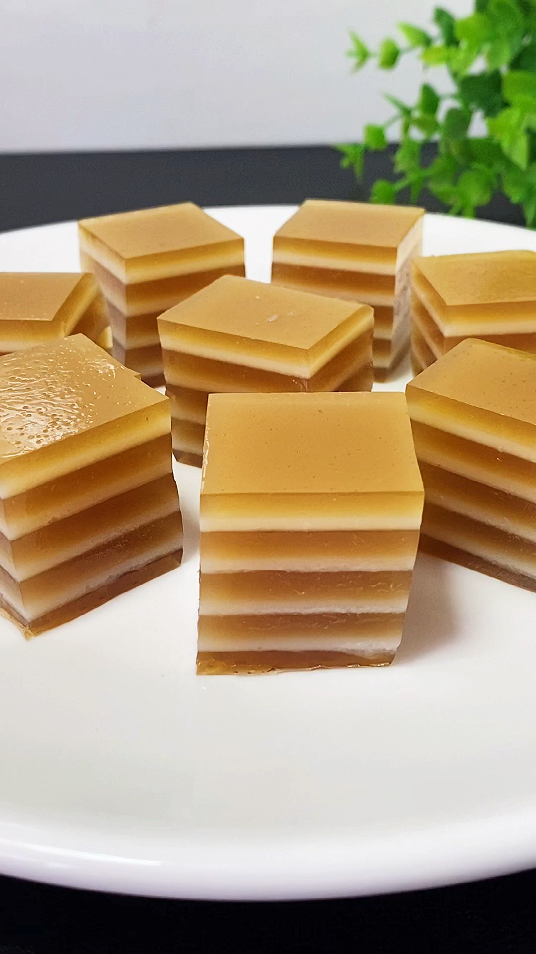 简单几步就能做椰汁千层马蹄糕,椰香浓郁,吃起来一点都不腻!