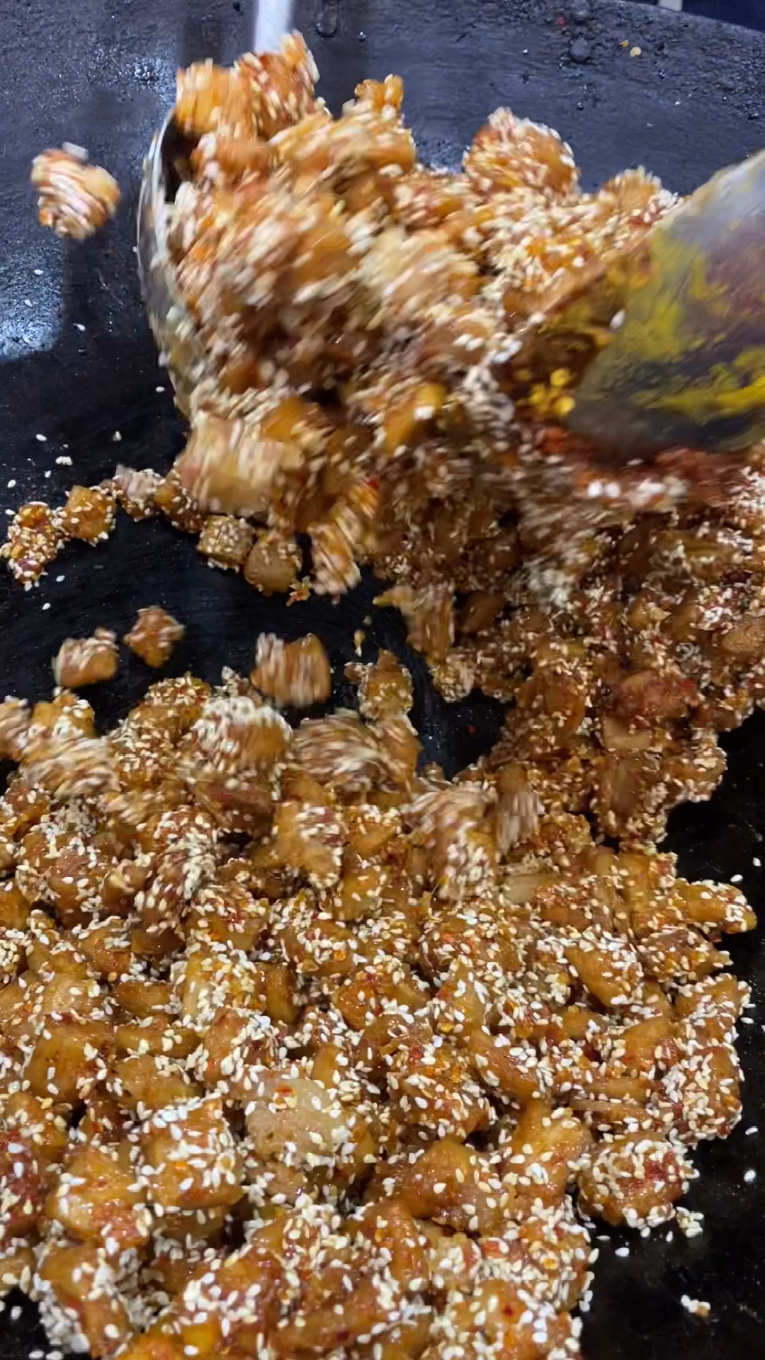 手撕素肉,出摊被包围!一份5块,每天200斤不够卖