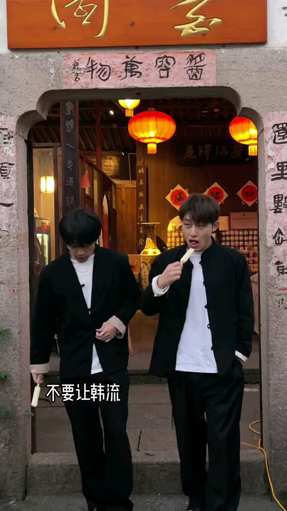 我表情悠哉,跳个大概