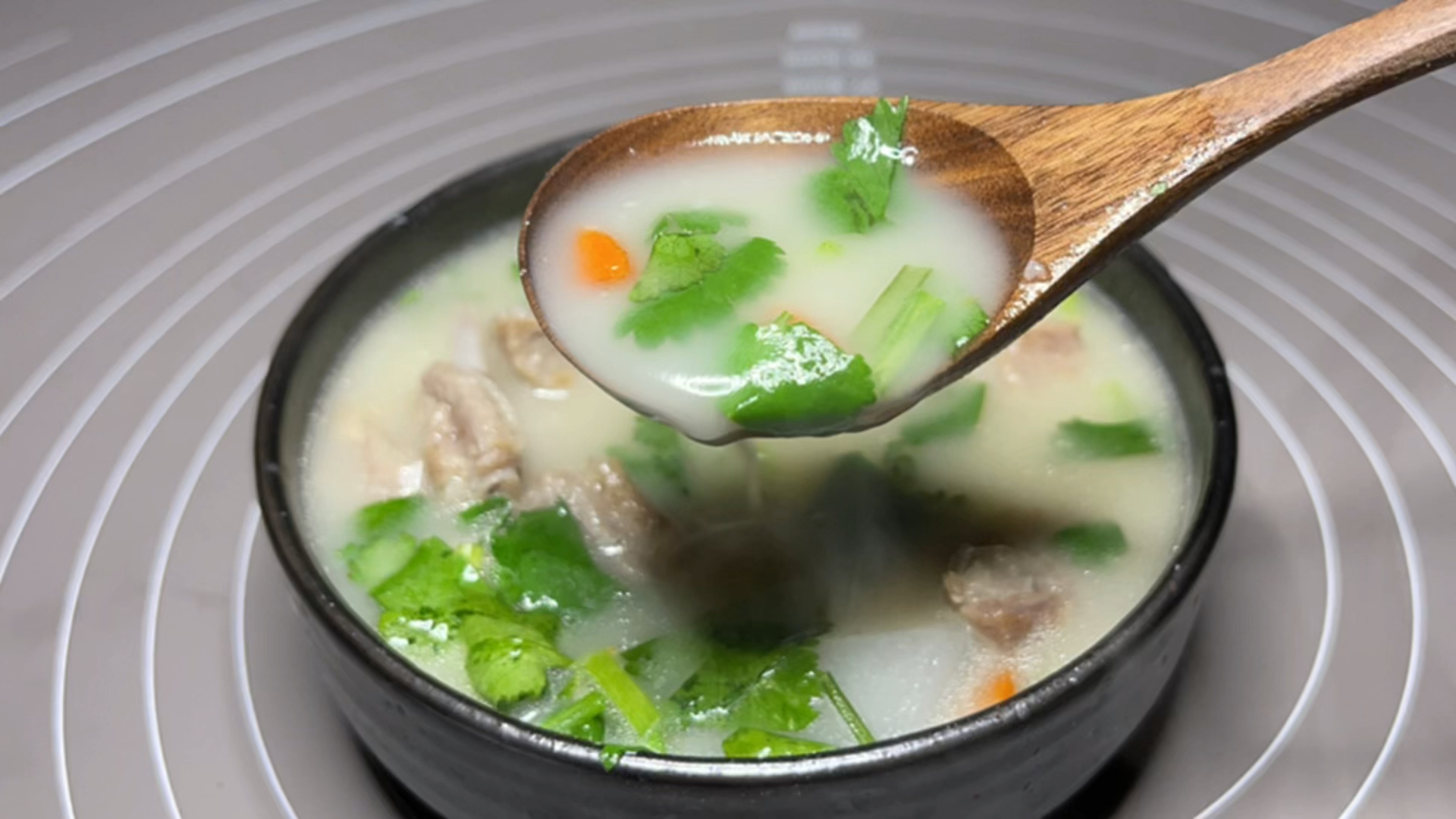 #羊肉汤#炖羊肉汤,记得多加两条鱼,鲜香味美