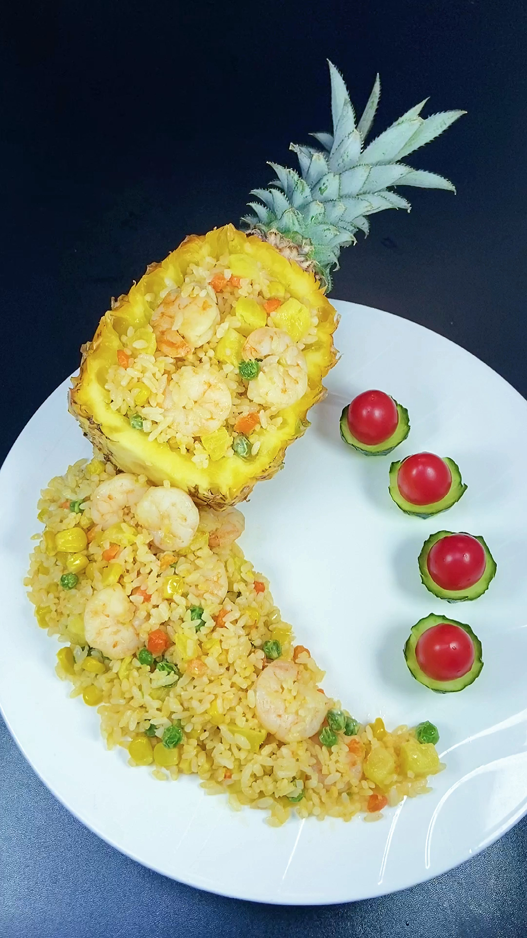 #在家做个拿手菜#又到了吃菠萝的季节,在家做个菠萝炒饭味道杠杠滴