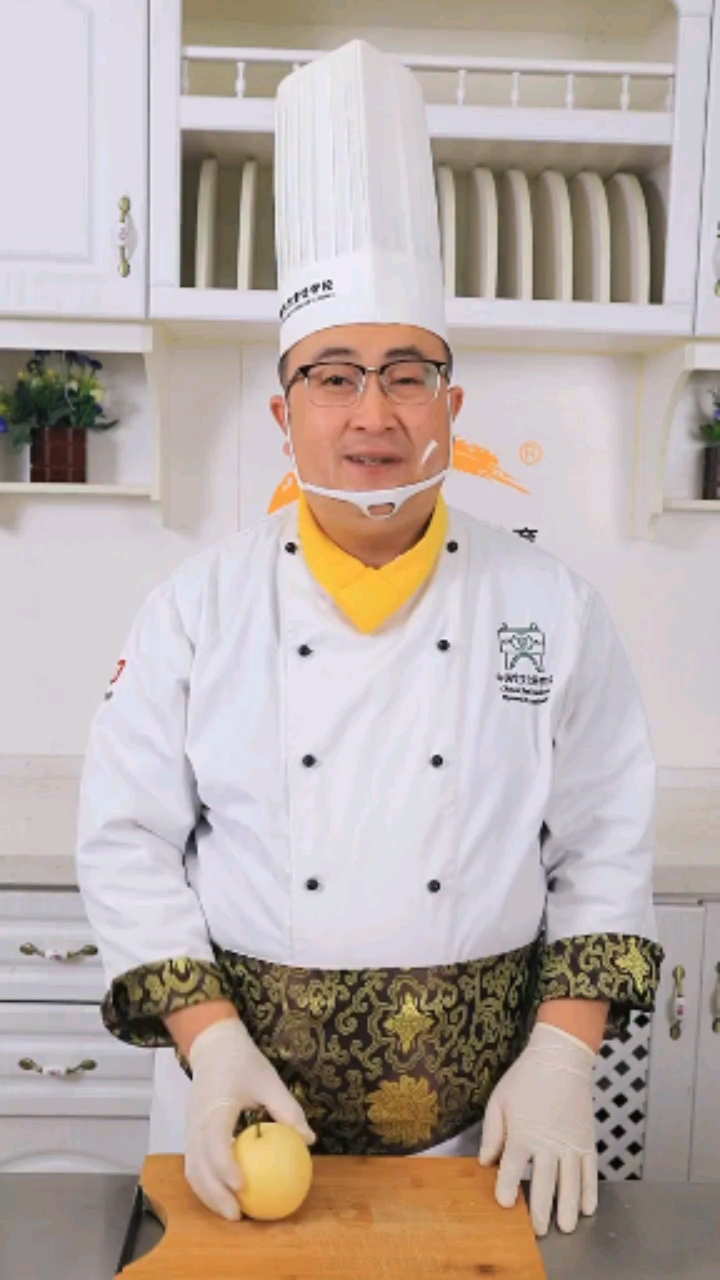 #过好冬天#润肺止咳佳品～枇杷银耳雪梨盅。