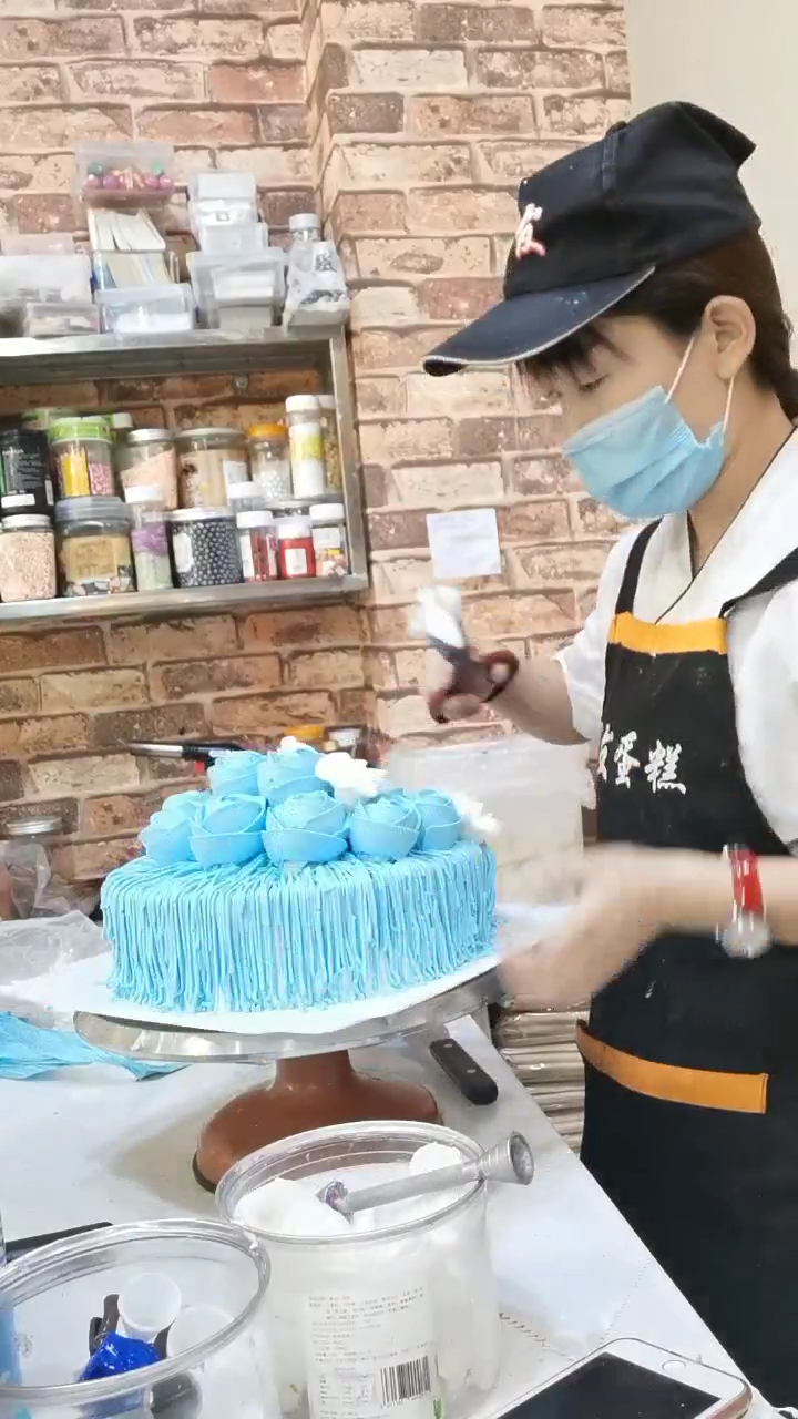 蓝色奶油裱花蛋糕教程