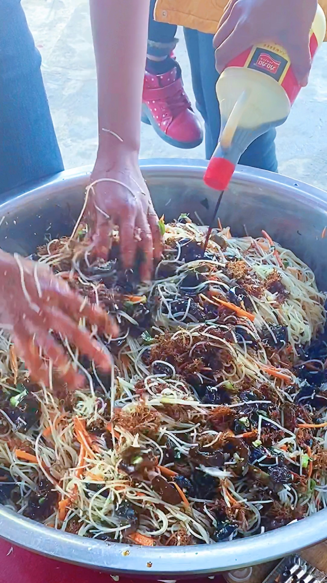 #风味人间#这是农村酒席必备的一道凉拌菜,比肉都好吃