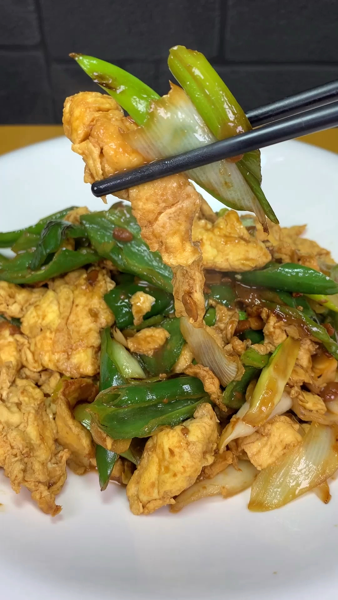 #美食#这样做的大葱尖椒炒鸡蛋真好吃,简简单单6碗米饭,嘎嘎香