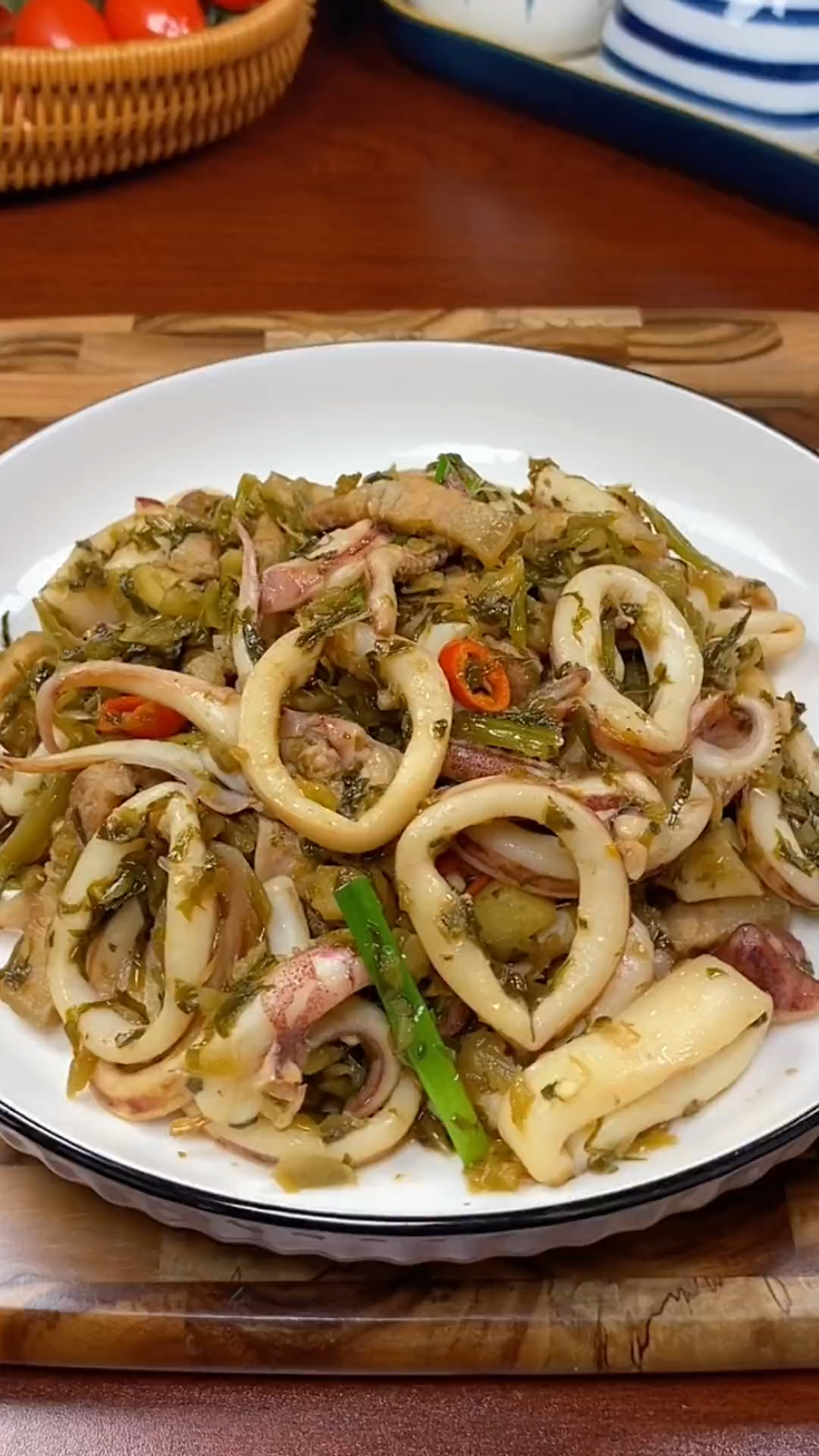 雪菜炒鱿鱼详细做法,这样做法简单而且非常下饭,赶紧试试吧