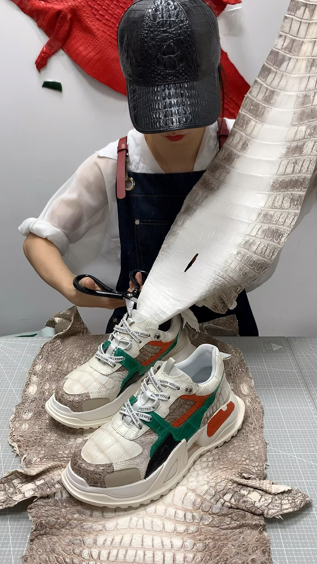 鳄鱼皮运动鞋,颜色可定