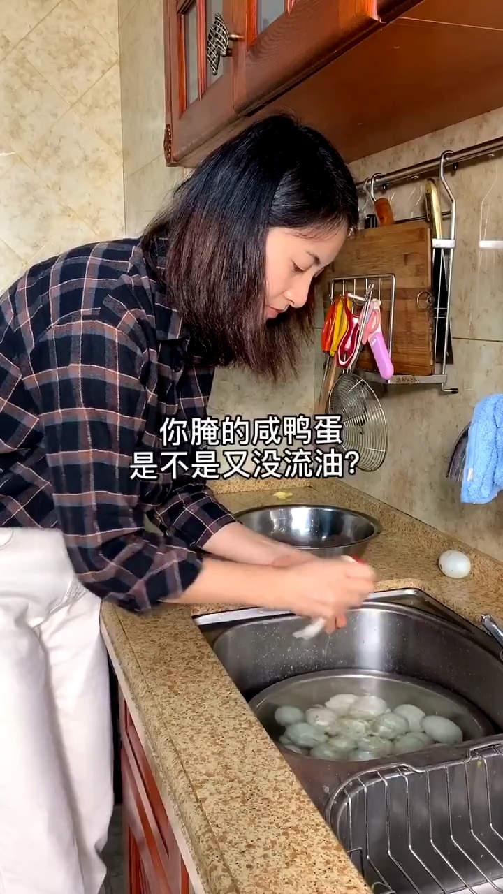#美食#鸭蛋这样腌,个个都出油,如果不出油你过来打我。