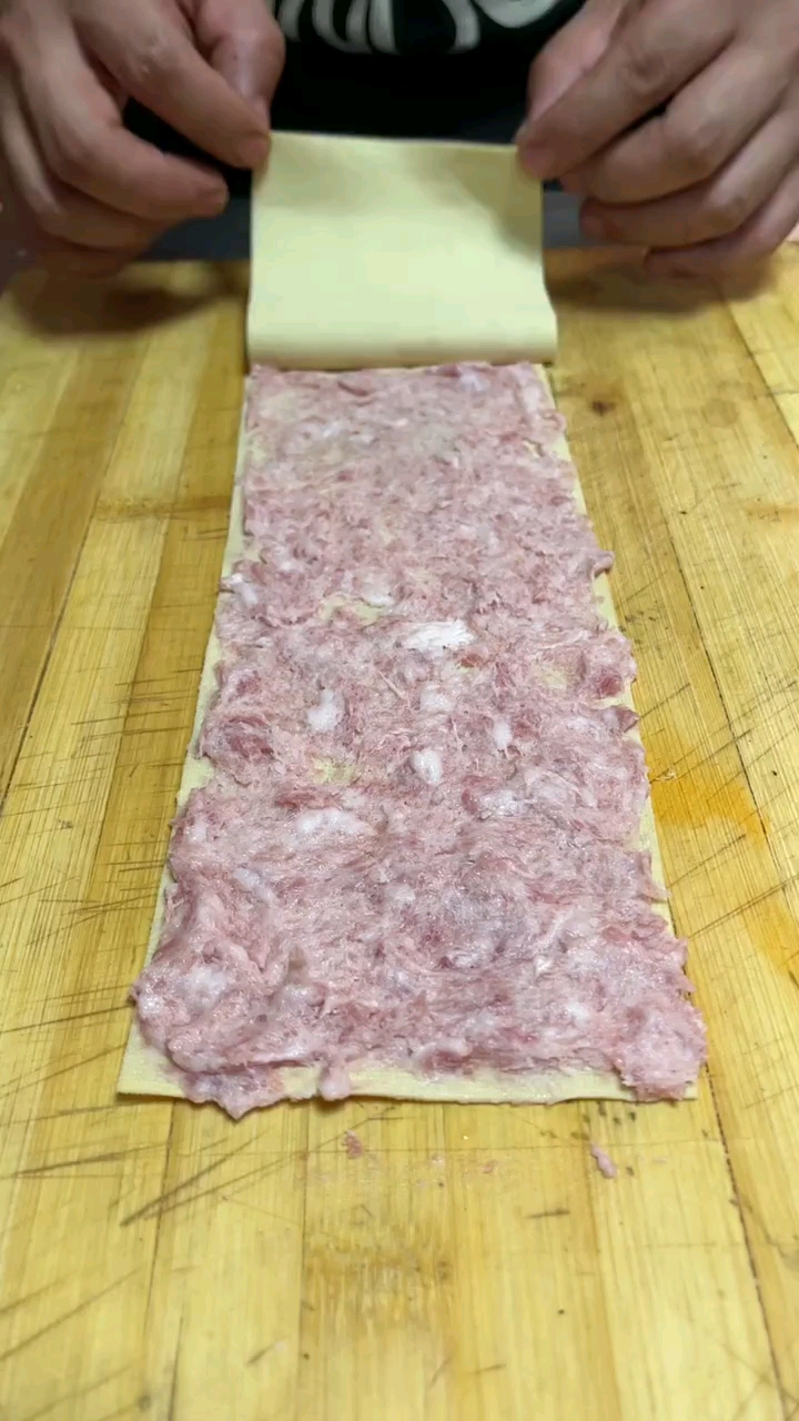 美食小吃,干豆腐夹肉馅。
