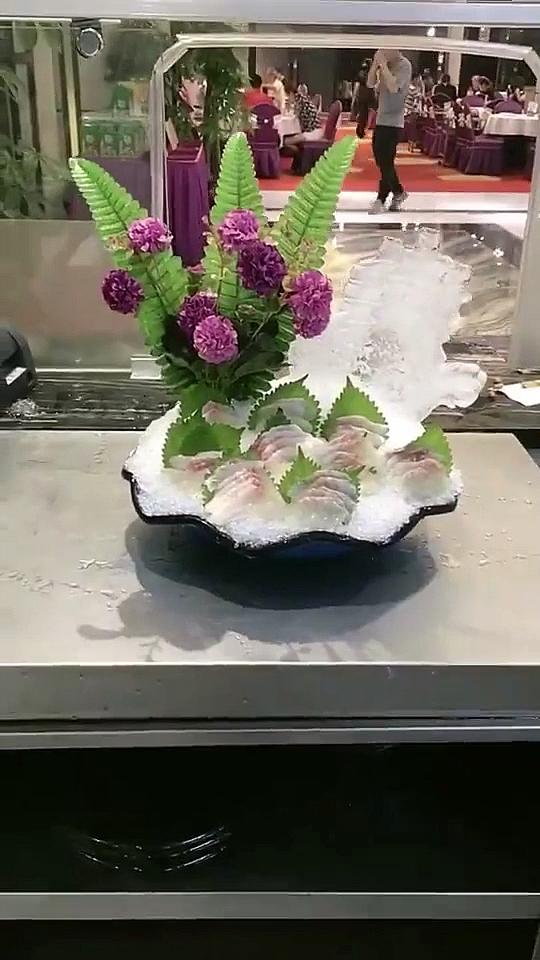 金雕鱼刺身,小小一条,既然能做出那么多肉,历害了。