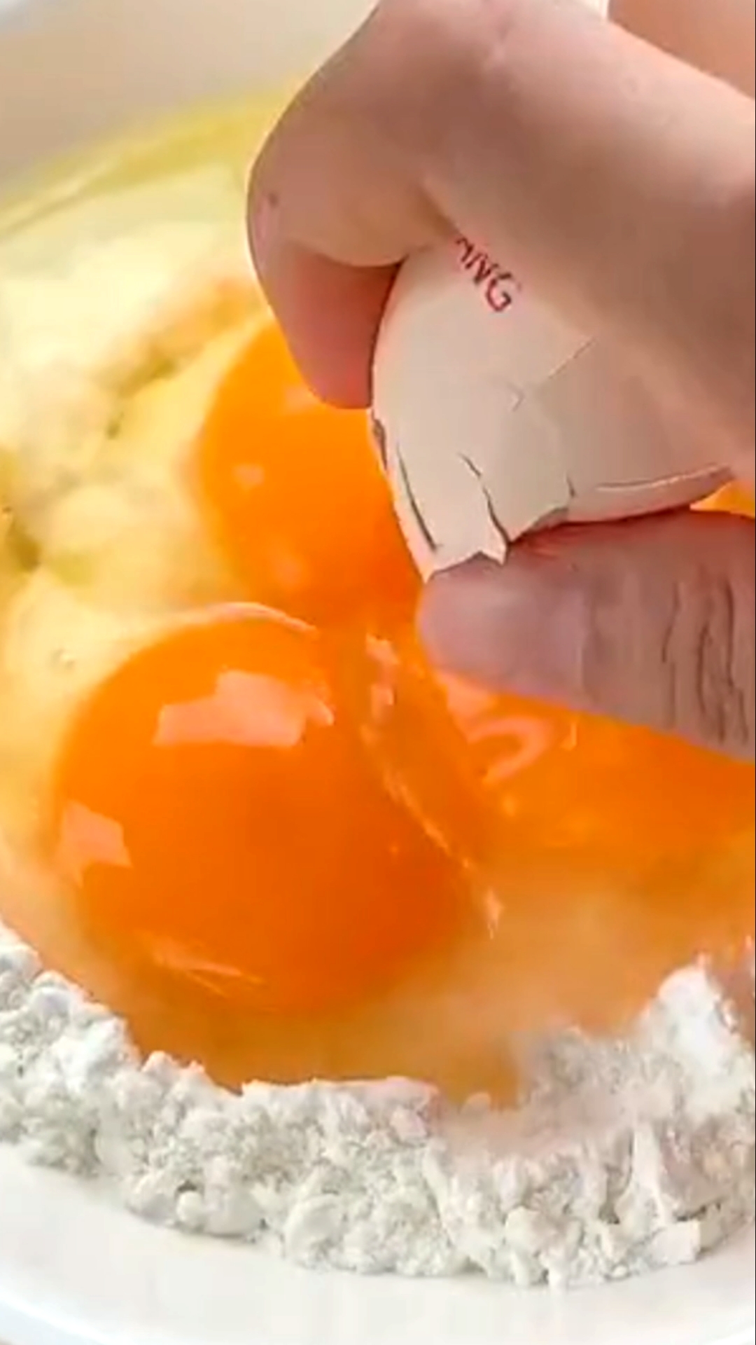 #自制美食#葡萄干蛋糕做法