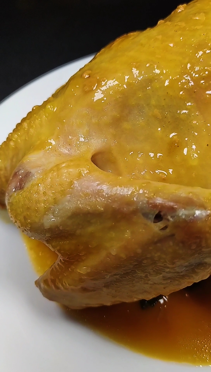 #盐焗鸡#只用电饭煲不用急加一滴水的盐焗鸡做法,味道不输外面的,简直就是懒人的福音。