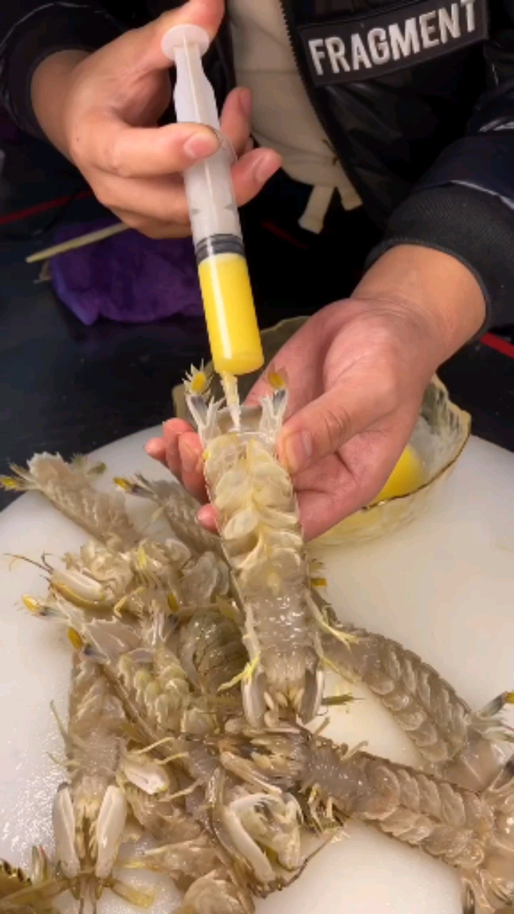 #东北烧烤啥都能烤#这皮皮虾你知道为啥好吃吗