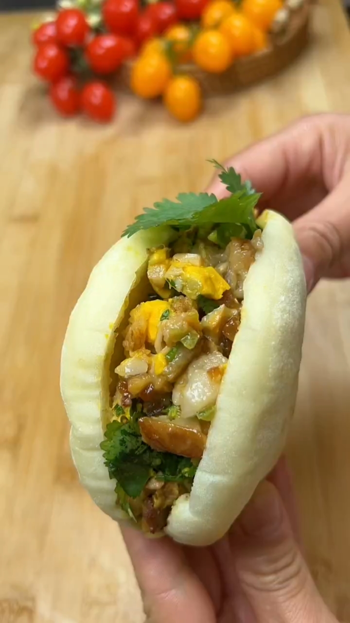 大肚空心烧饼,个个空心,夹菜夹肉美的很
