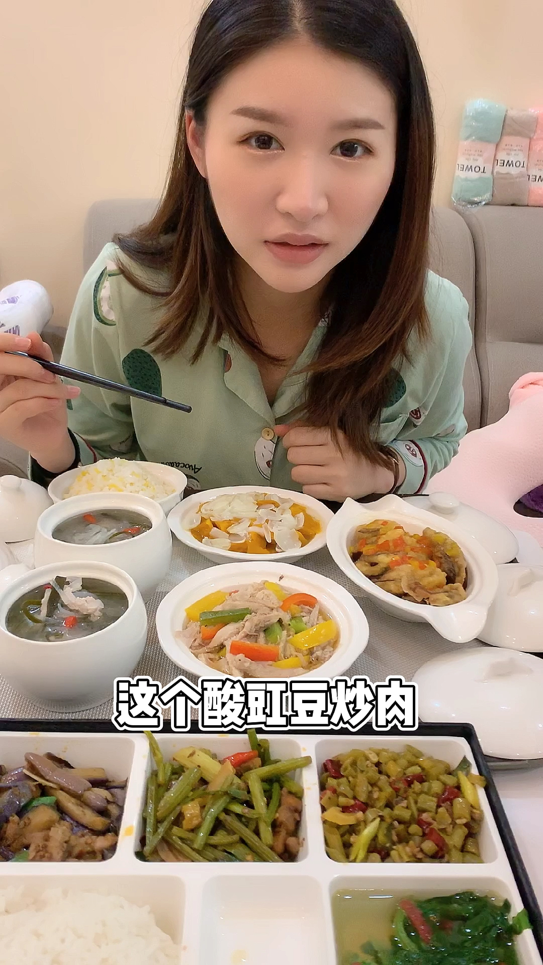 产后12天,一天吃6顿,月子餐还是挺丰富的,几乎每天不重样!孩子不用自己带!老公都胖了