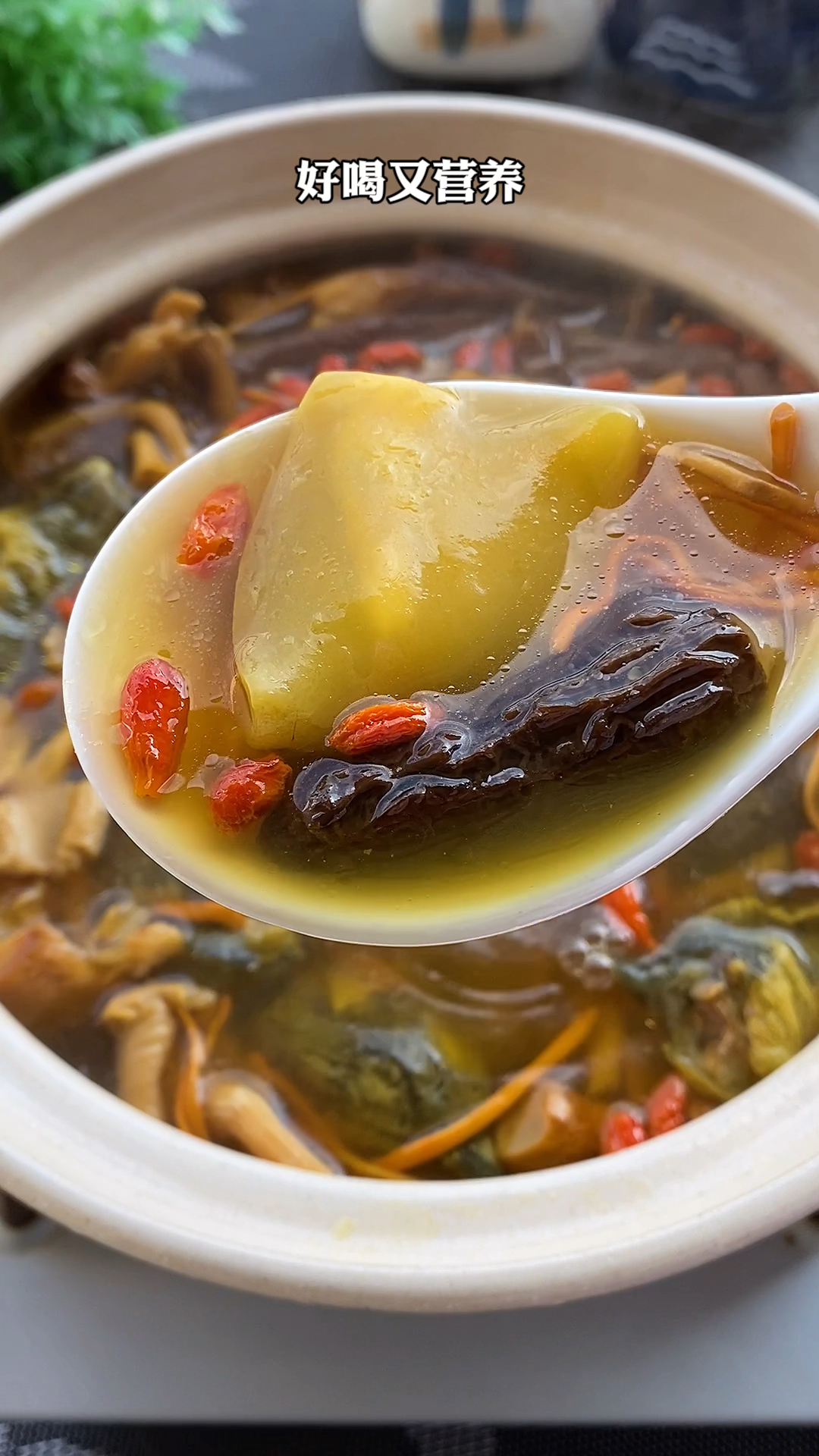 家里有老公的,一个月可以给他炖两次这个甲鱼汤,好喝又营养