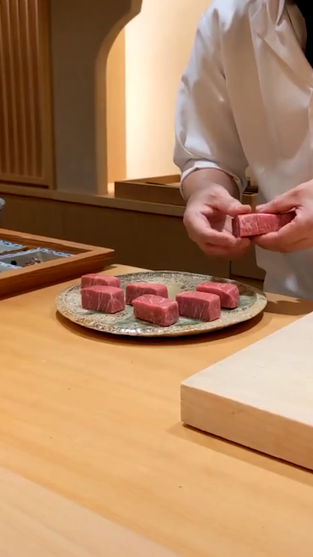 猜一猜这一块日本正宗雪花牛肉多少?
