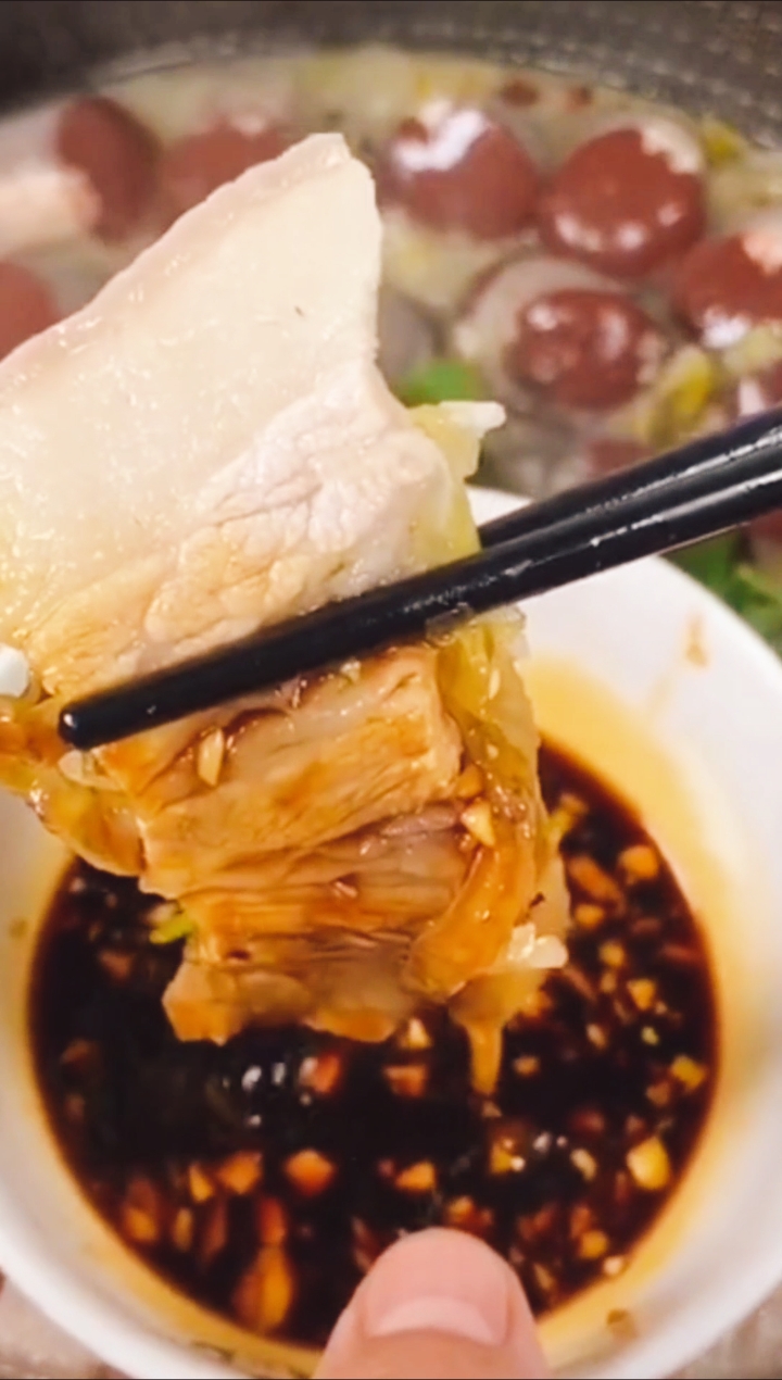 #风味人间#大骨头五花肉炖酸菜血肠,嘎嘎香