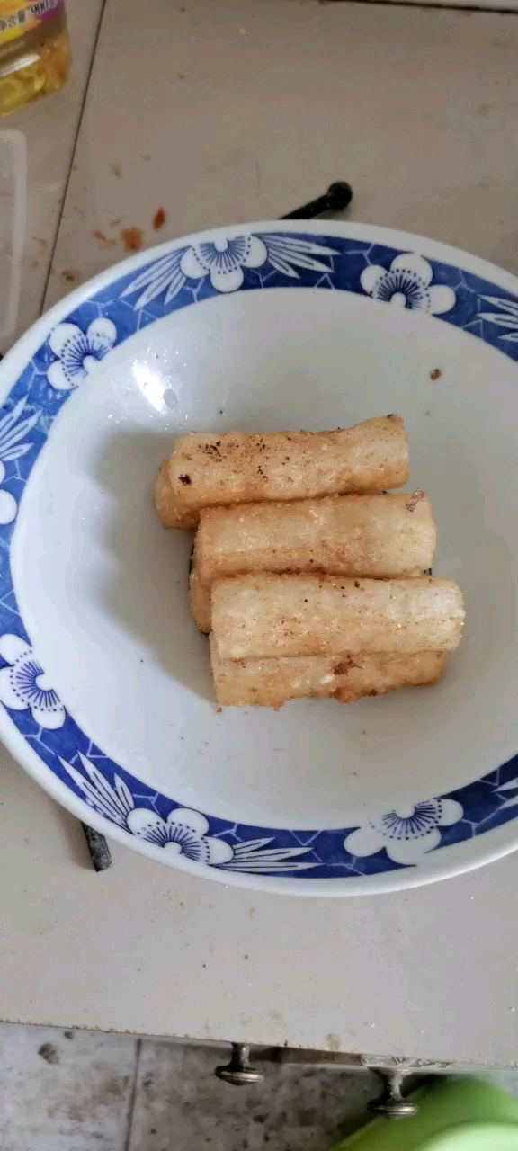 甜品半年尝一次。不能多吃,油炸红糖糍粑,
