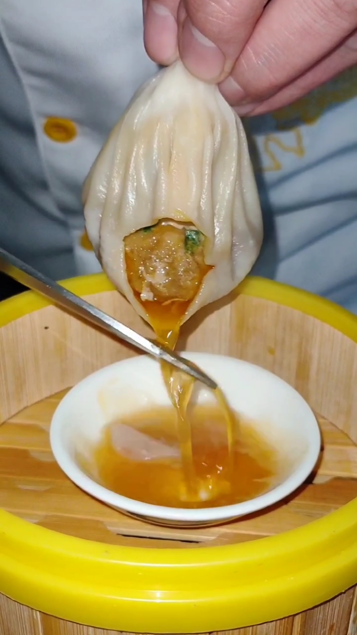 灌汤小笼包