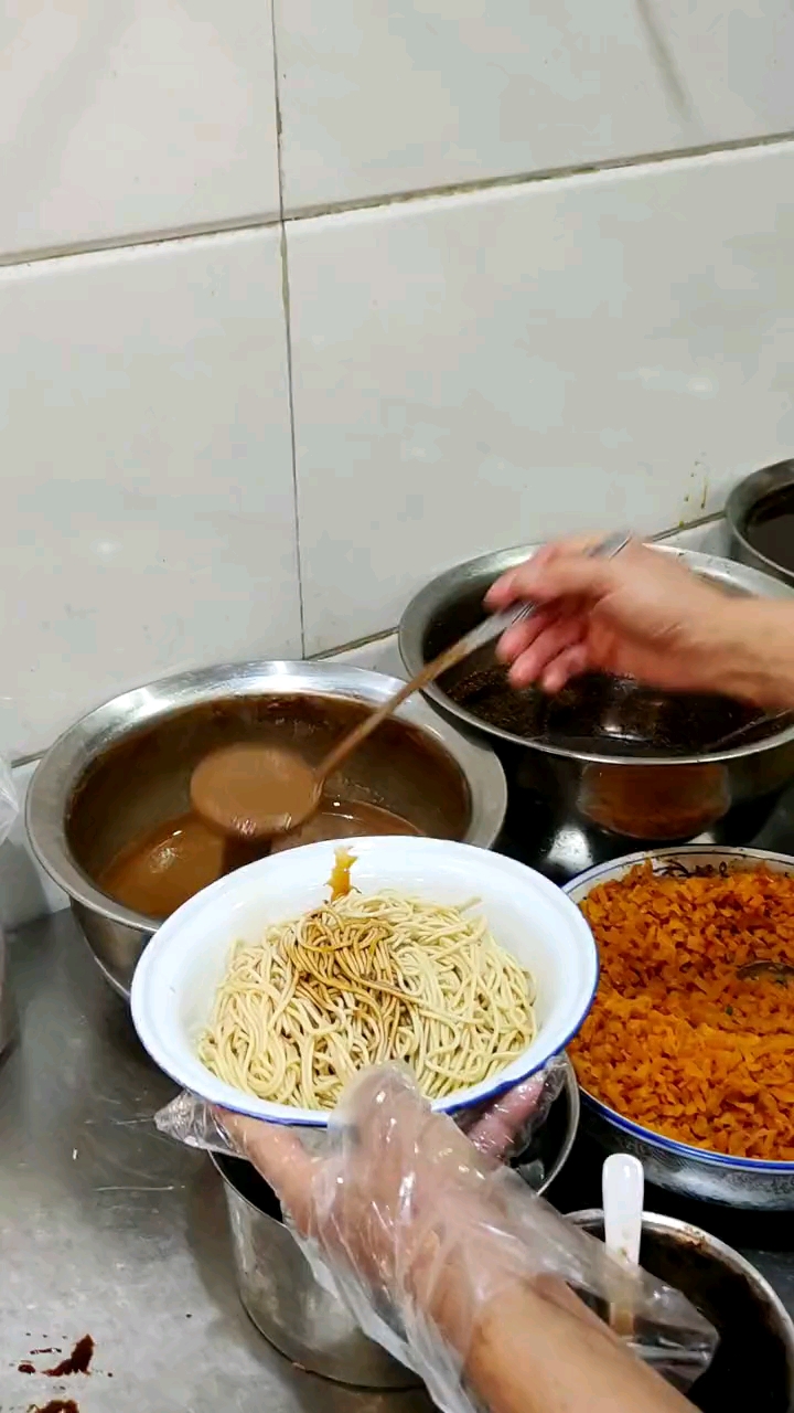 #爱美食爱生活#地方特色美食,热干面