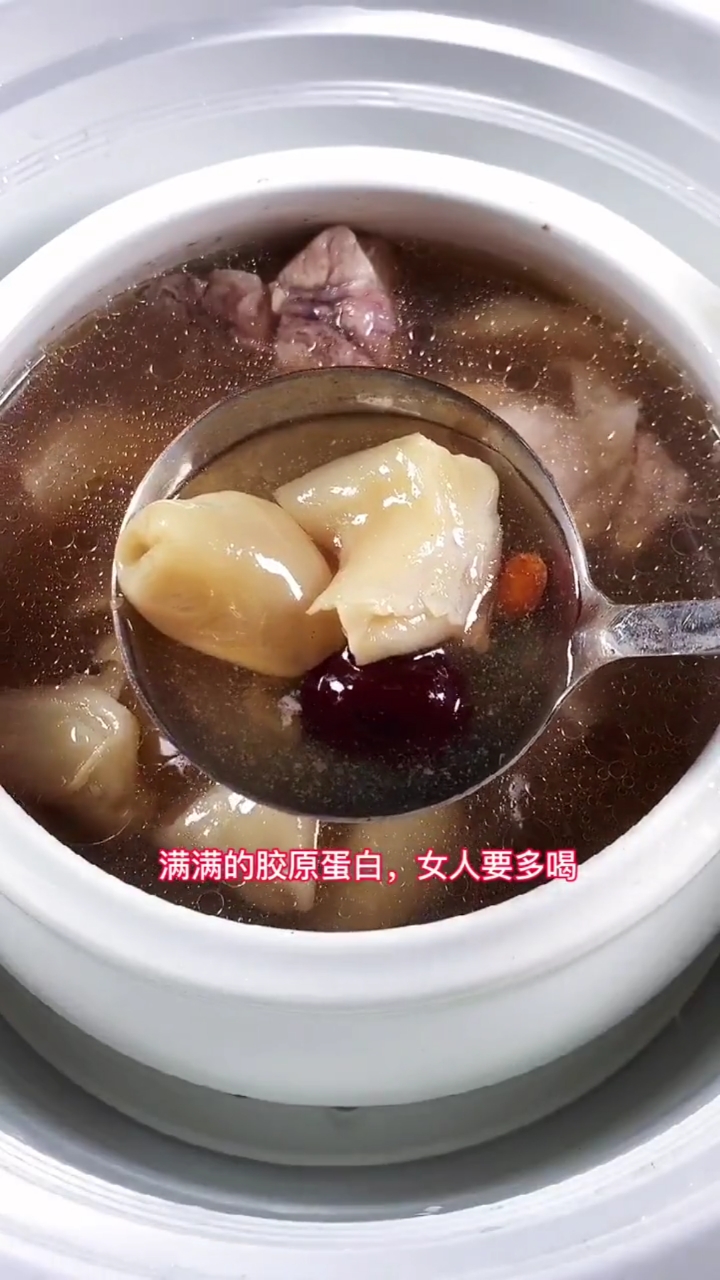 #健康养生#与其用贵价护肤，不如喝一碗鱼胶汤，满满胶原蛋白，女人要多喝，鱼胶炖汤，鱼胶花胶