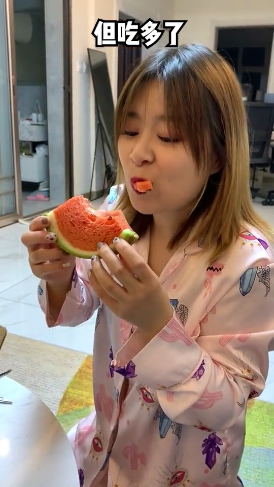 今天我老婆看上了这一款吐司,给大家试试好吃不好吃!