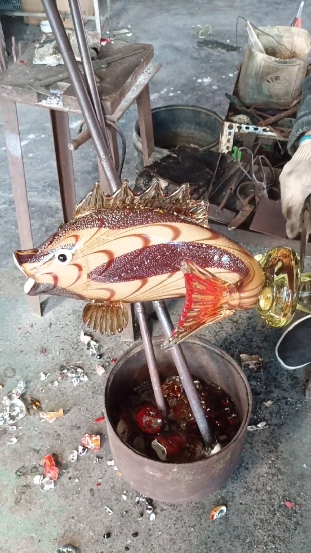 手工玻璃制作鲤鱼跳龙门