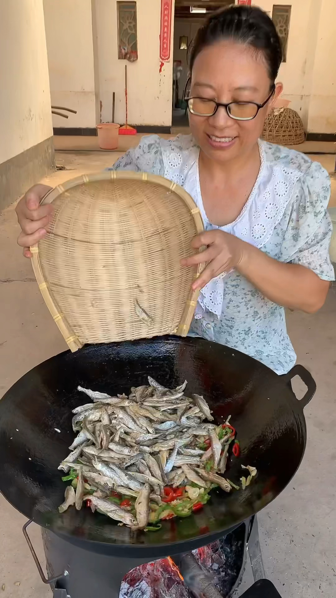 辣椒炒河鱼干