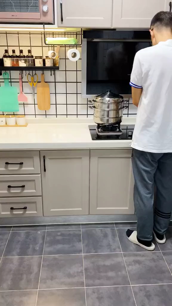 你们在等的大蒸锅来了,平时上面蒸包子,下面煲汤,两不误,而且电磁炉燃气灶都可以用