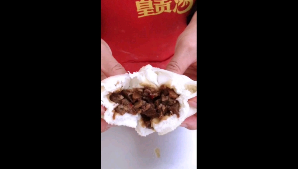 #包子培训#秘制酱肉包,大块的肉粒看着就有食欲,酱香味道浓郁醇厚,包子无语味道说话