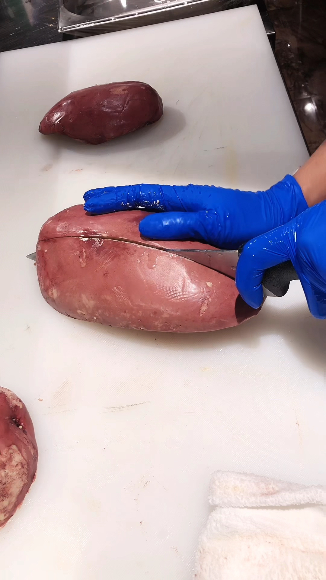 #美食#切红酒鹅肝,比手掌还要大的鹅肝你们吃过吗?