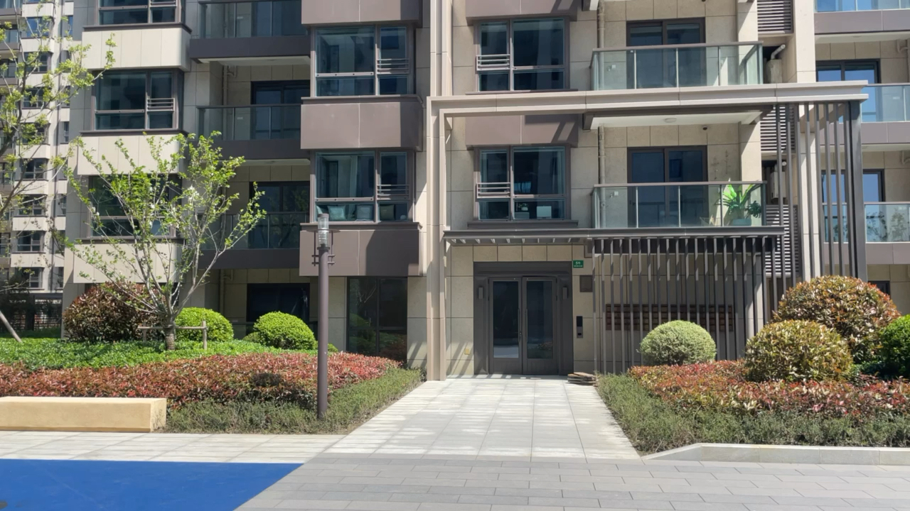 上港星江湾一期入户单元门头