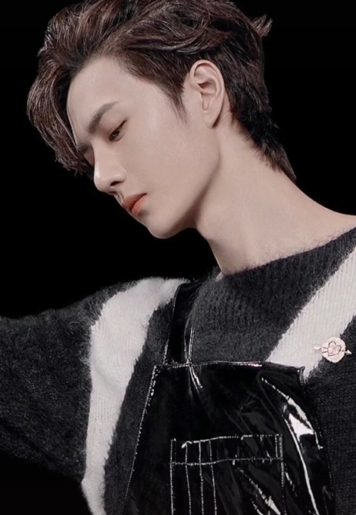 王一博绝美侧颜,真帅!