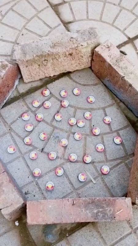 旋转陀螺小烟花,你们玩过吗?满满的回忆.