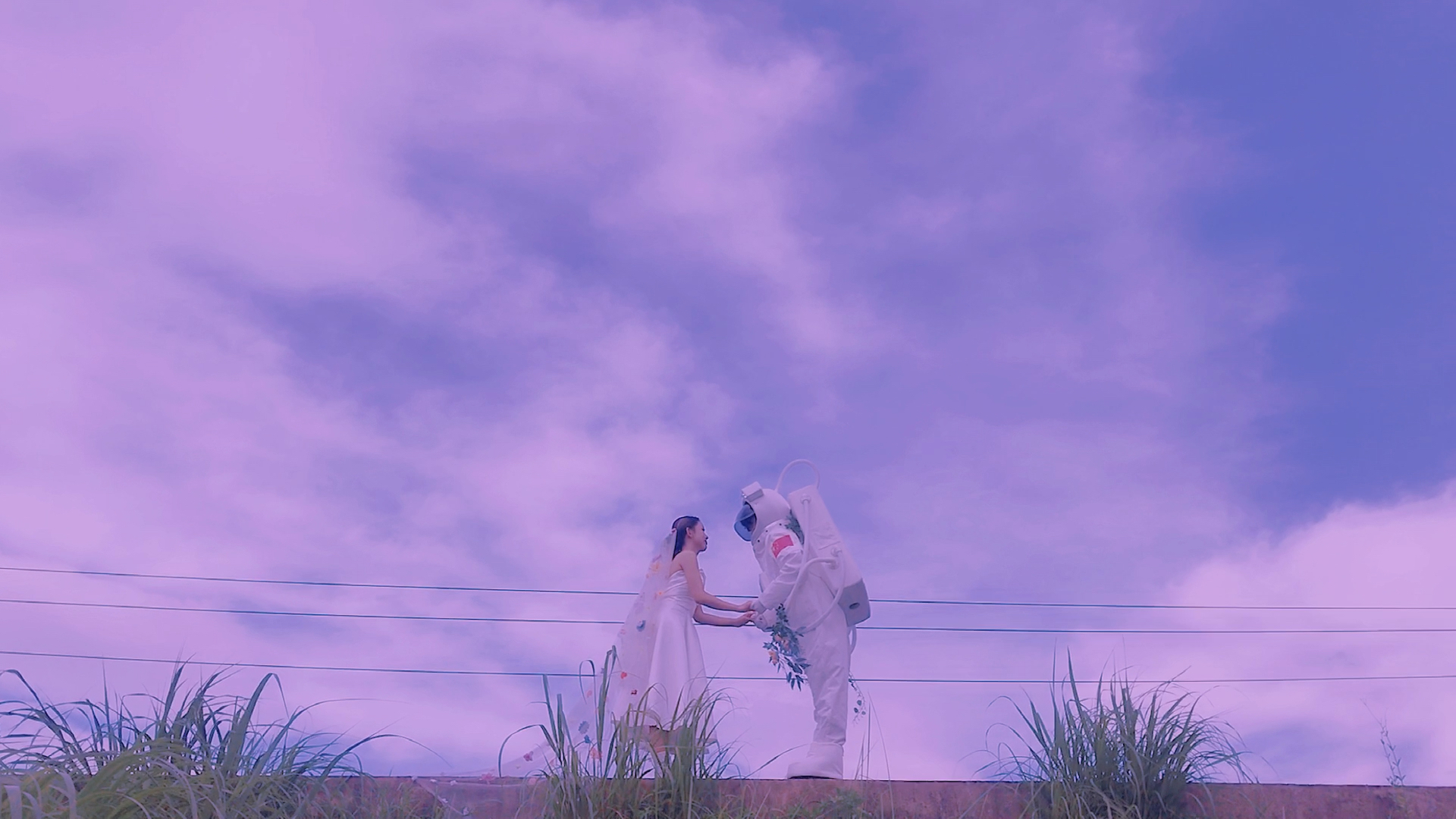 "夕阳总会落在你身上,你也会有自己的宇航员与月亮"