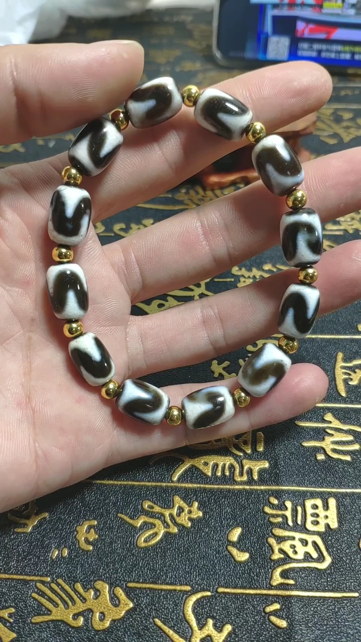 藏区回流千年老玛瑙虎牙天珠手串藏区回流千年老玛瑙虎牙天珠手串手机