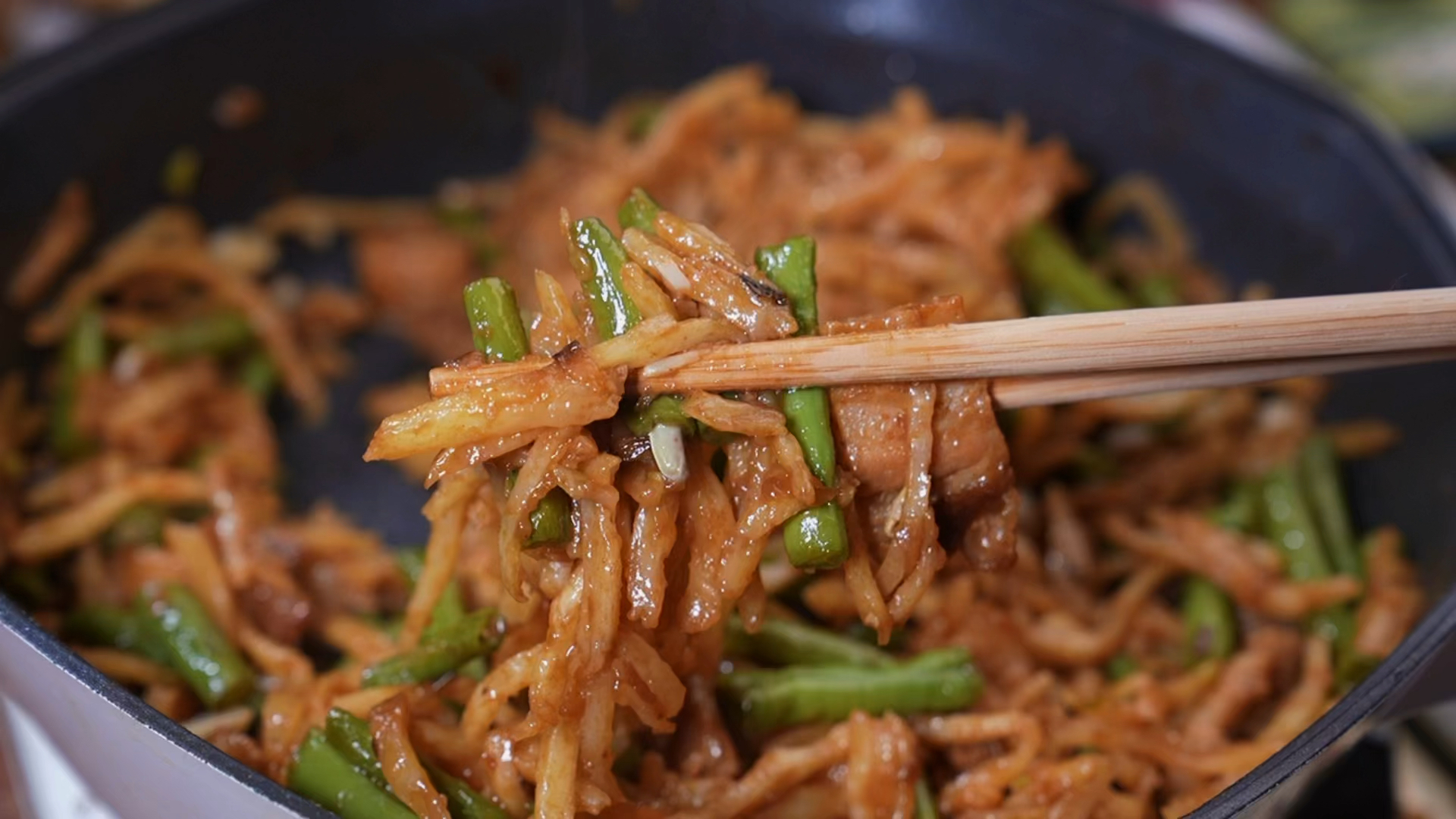 美食#豆角焖饼丝儿