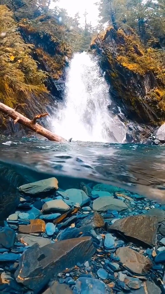 探索大自然#清澈纯净而见底,大自然是真的很美.