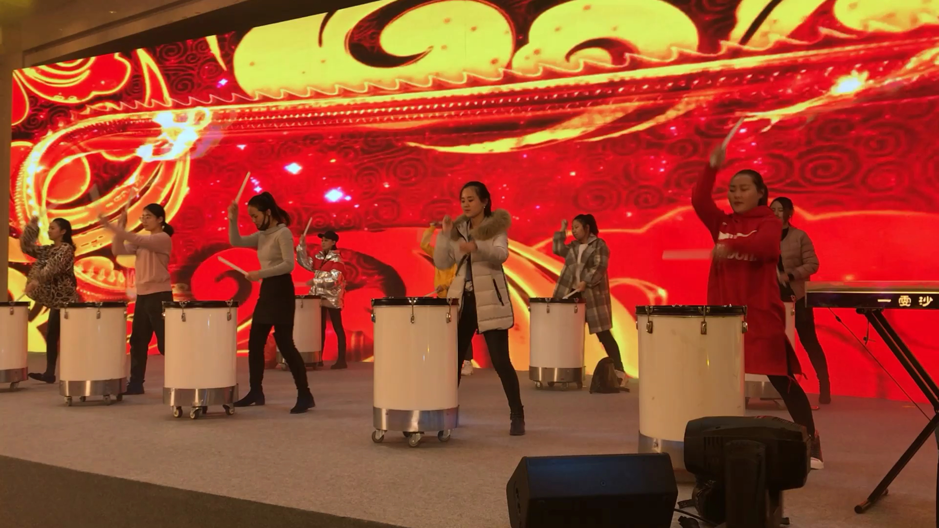 北京鼓乐团北京美女电光鼓表演北京女子水鼓演出北京中国龙开场秀