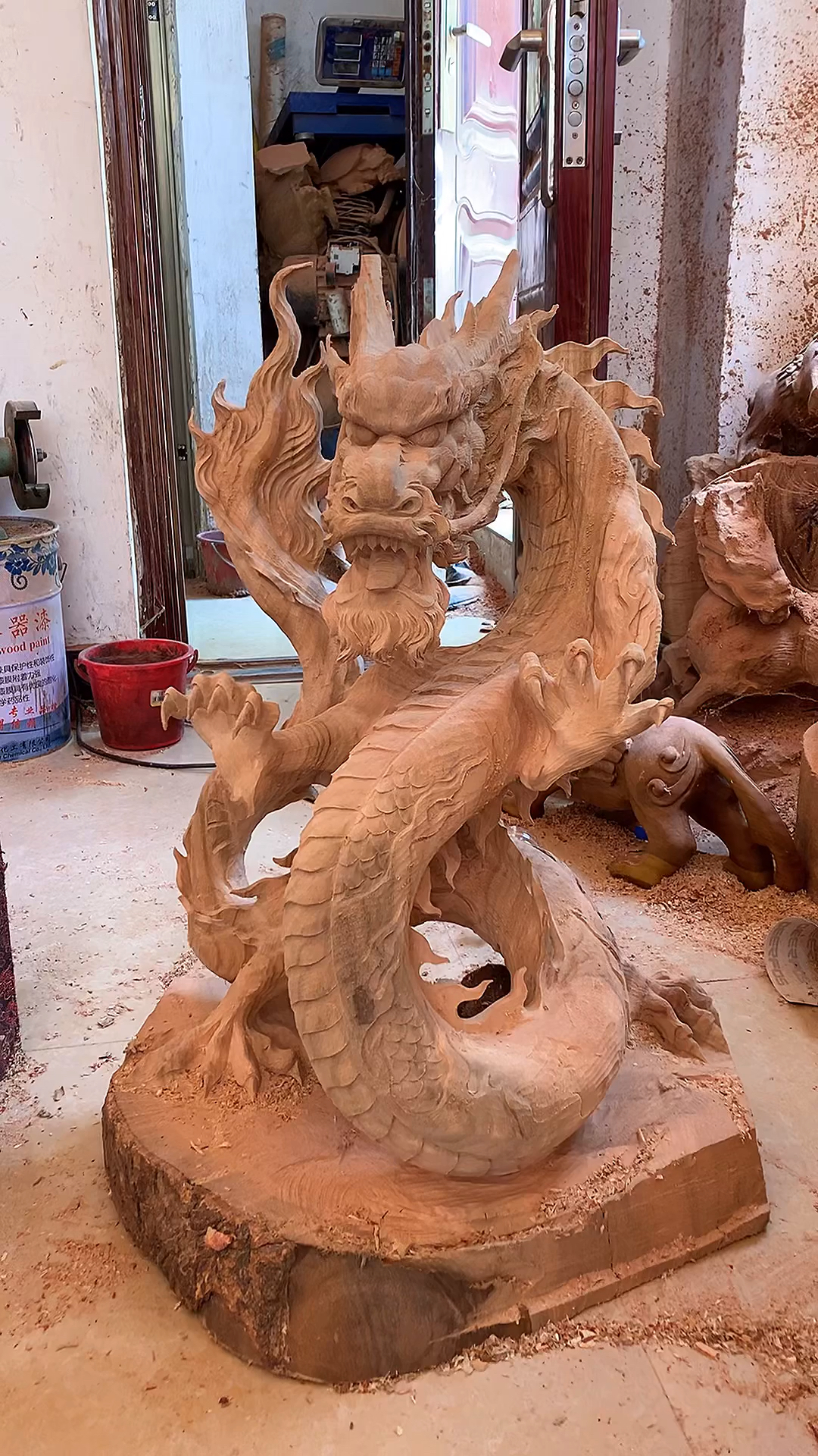 木雕制作过程#遥远的东方有一条龙,木雕工艺品龙根雕摆件-度小视