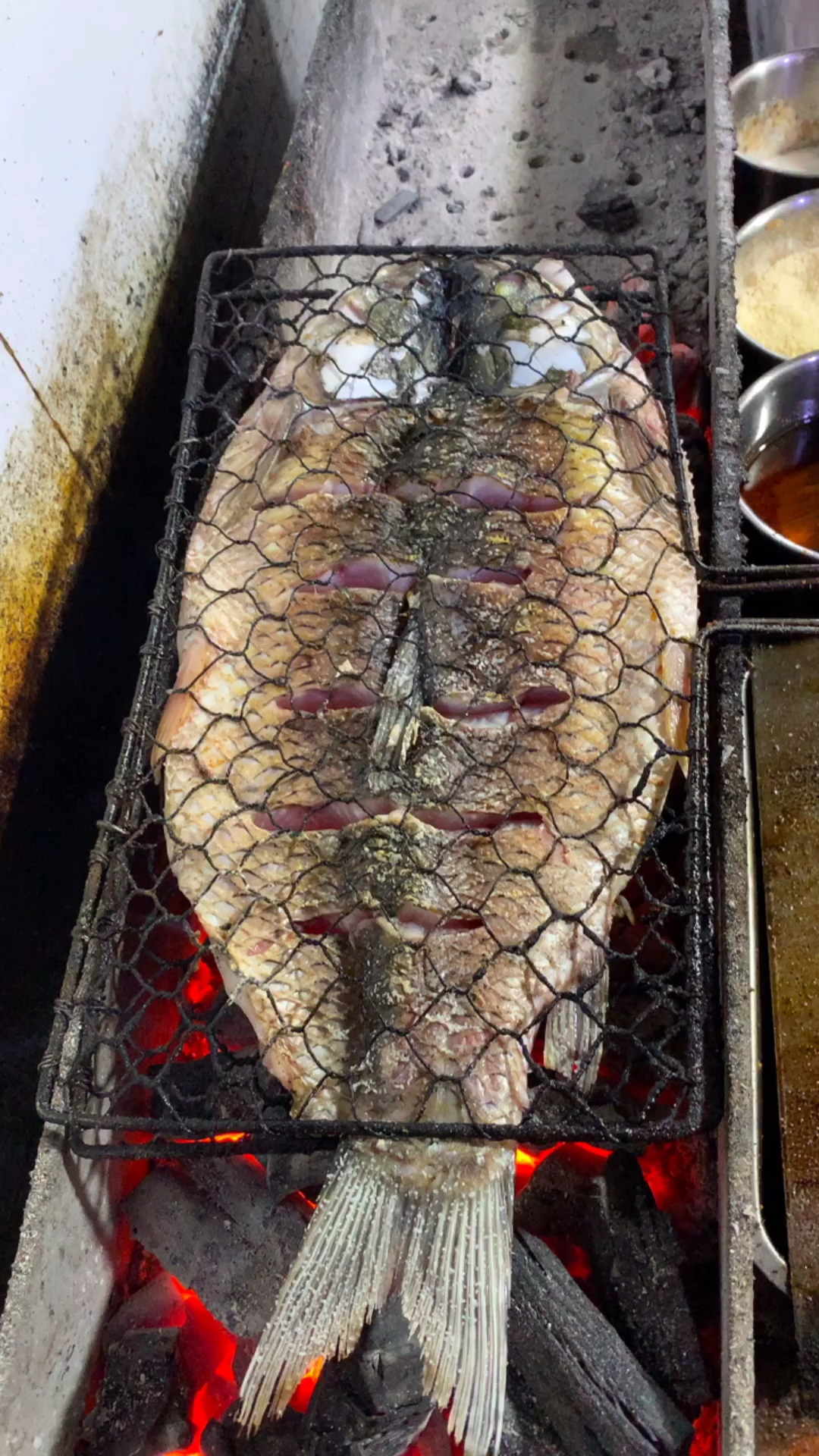 最传统的碳烤烤鱼,简单方便