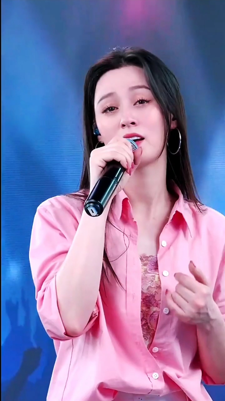 唐艺演唱的英雄泪声情并茂超级好听