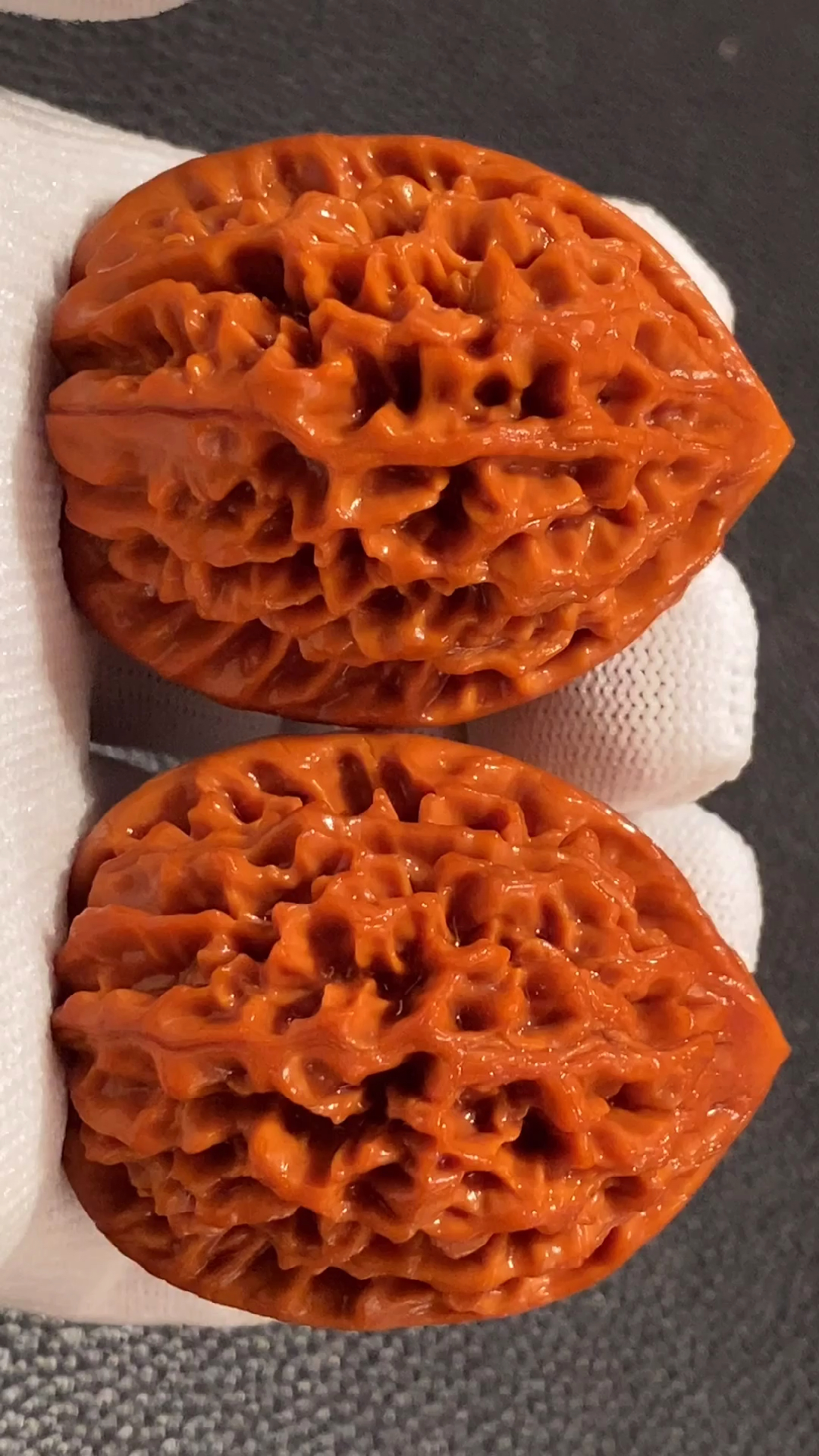 文玩核桃#分享一对儿今年的【招财鼠】尺寸40头货,阴干过五天,今天