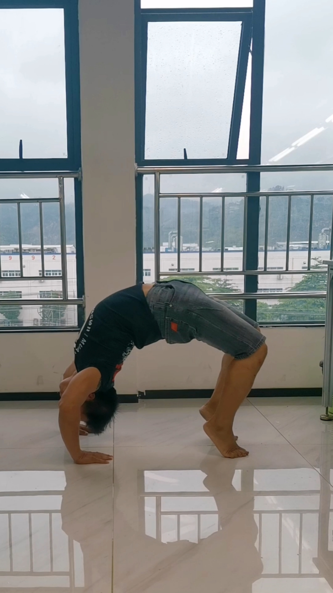 瑜伽#八零后苦练下腰100天,终于成功了.