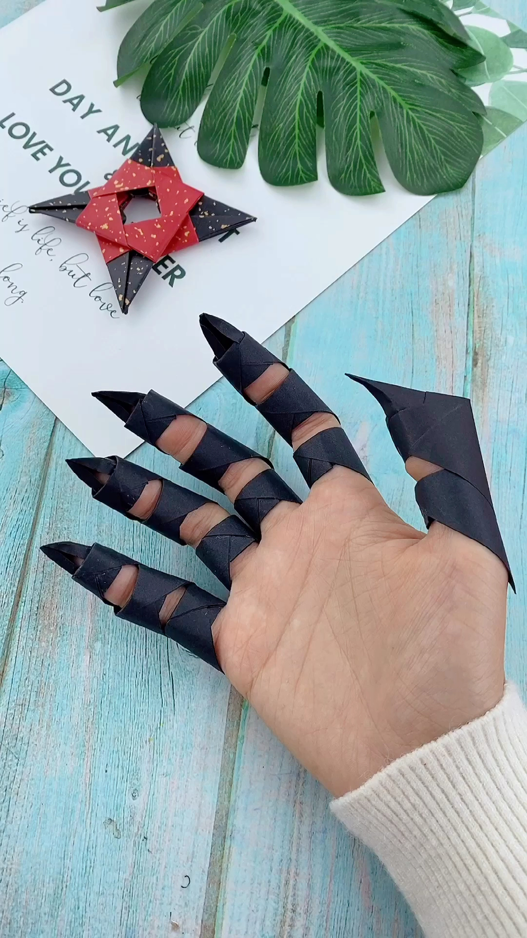 手工折纸#折纸做的炫酷虎爪好玩不伤人哦!-度小视