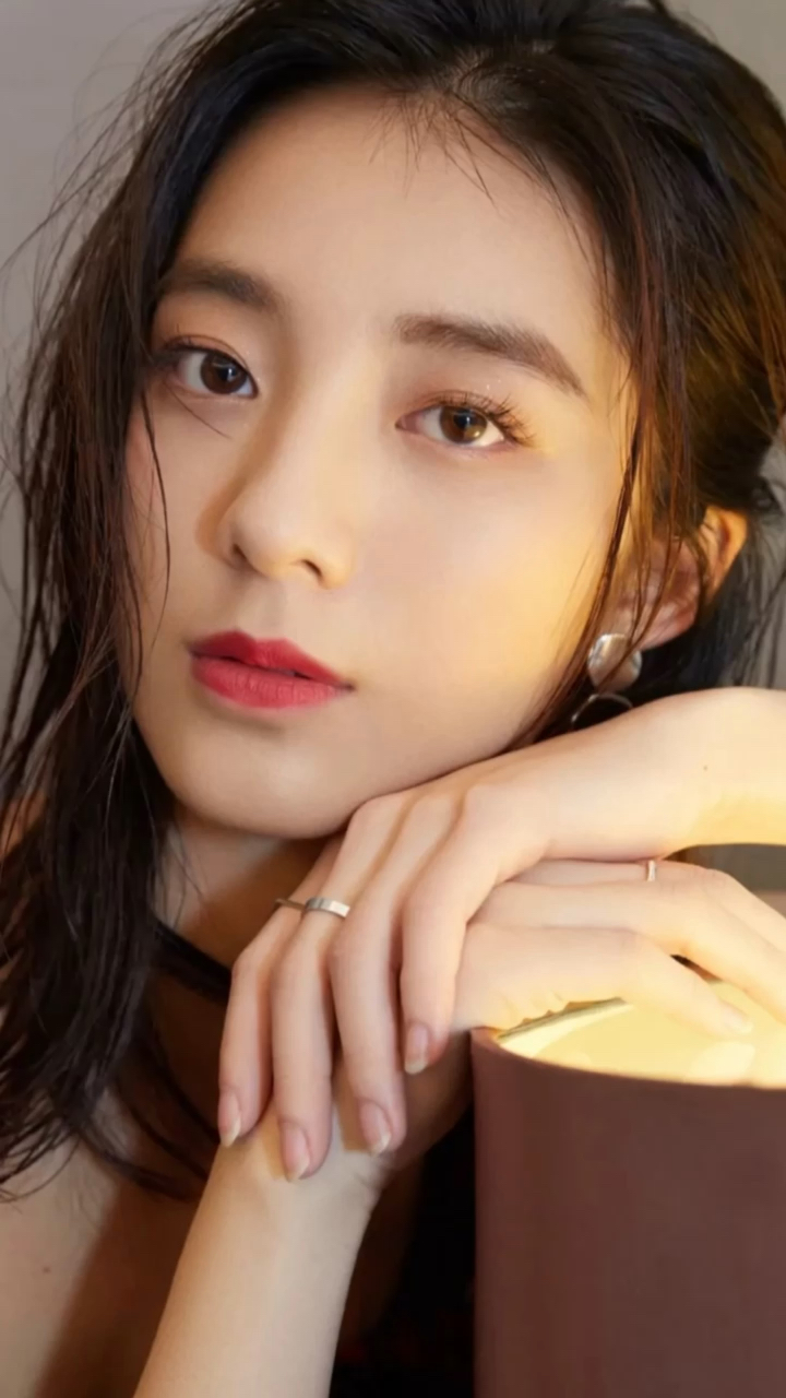 万鹏万鹏新一代影视演员人美又可爱