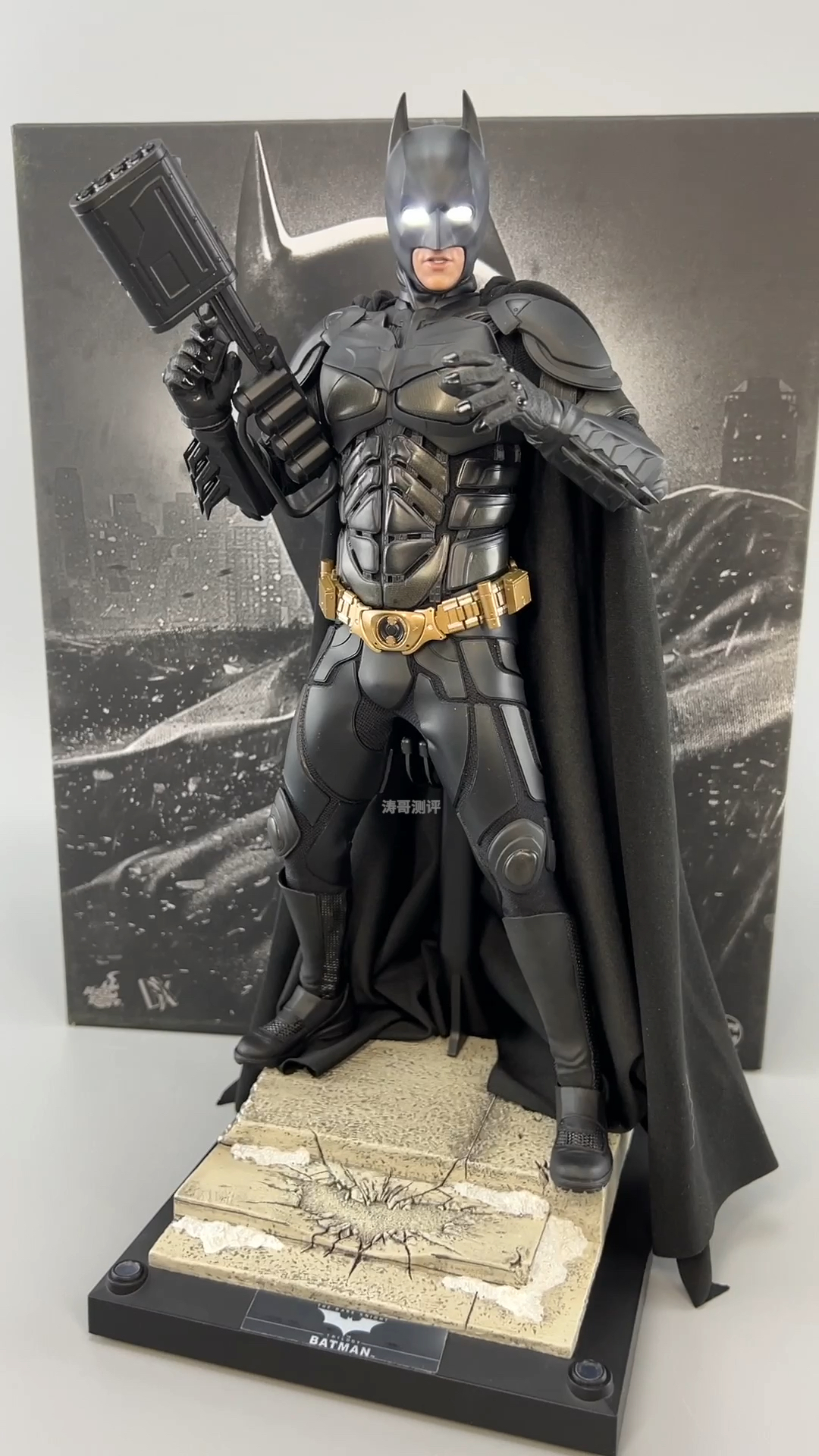 今天我们来玩玩hottoys的dx19蝙蝠侠!