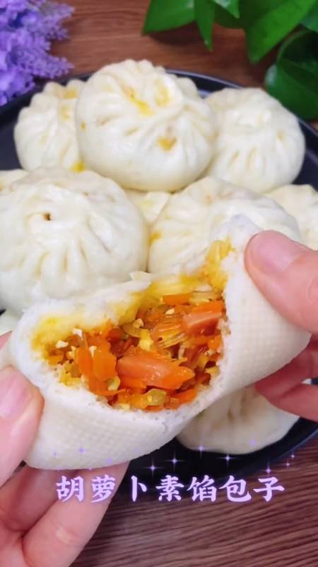 这个胡萝卜素馅大包子我家最喜欢吃的素馅包子之一满满的维生素鲜香